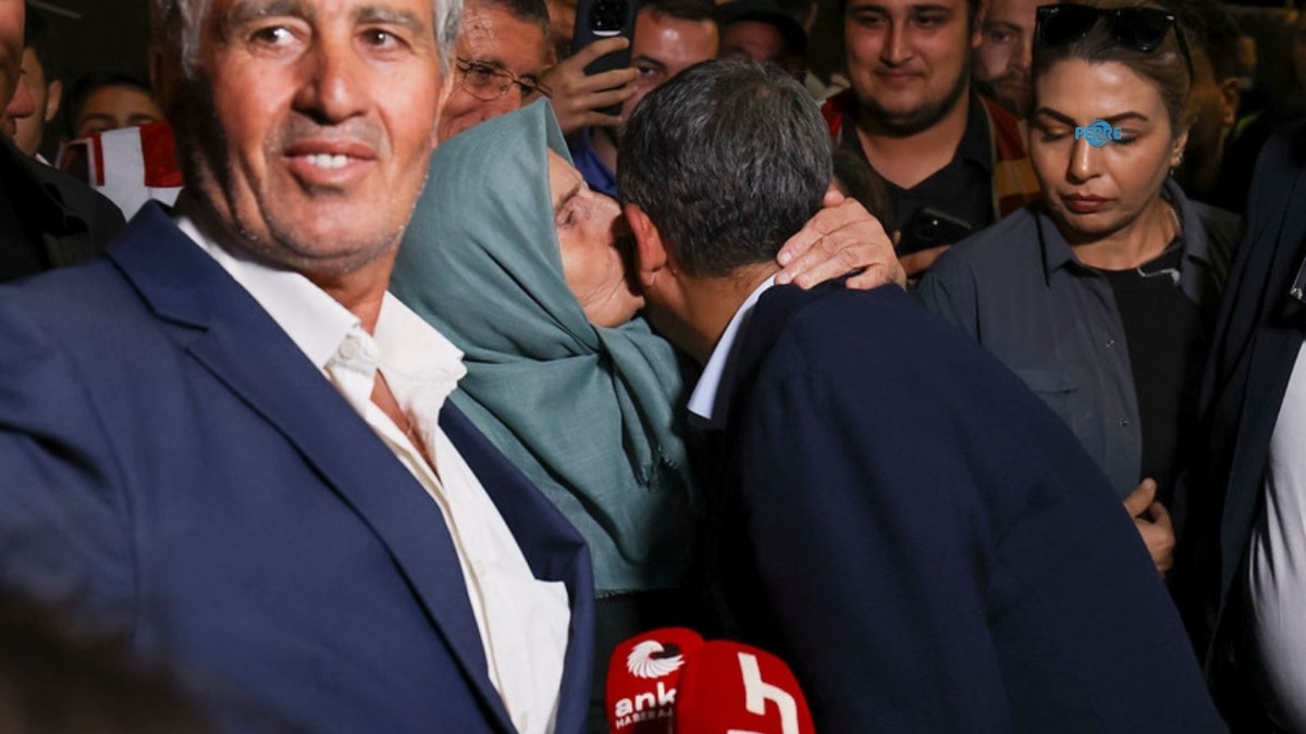 Özgür Özel: Aleviler eşitsizliğe uğruyorum demeyene kadar mücadele etmek boynumuzun borcudur